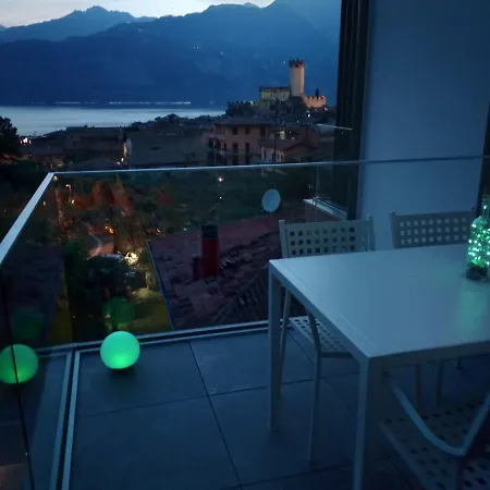 Blue Sky Apartment *